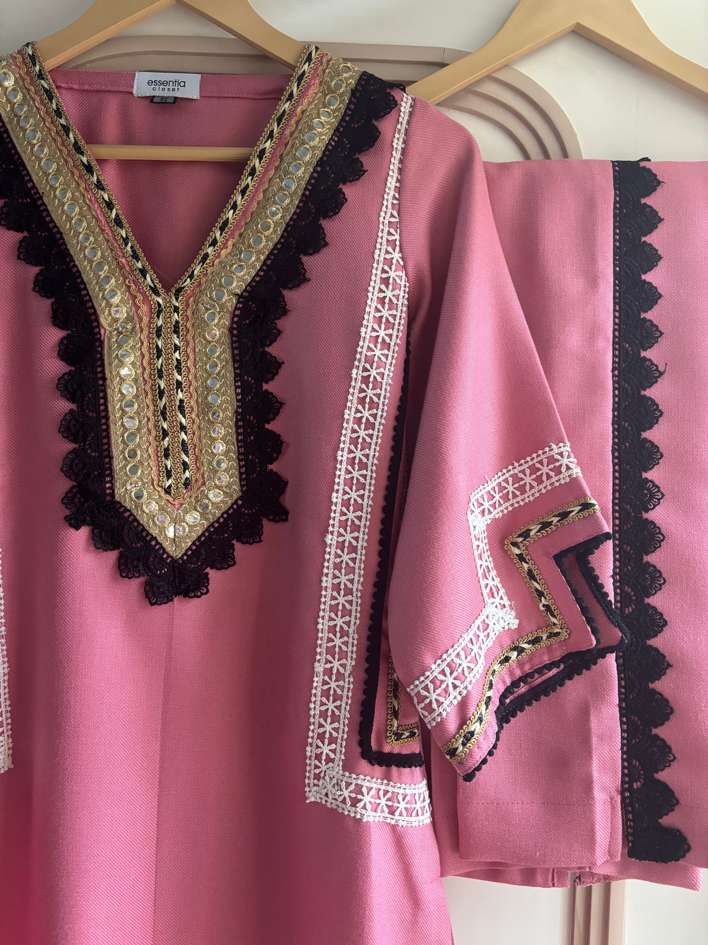 KASHMIRI GRACE