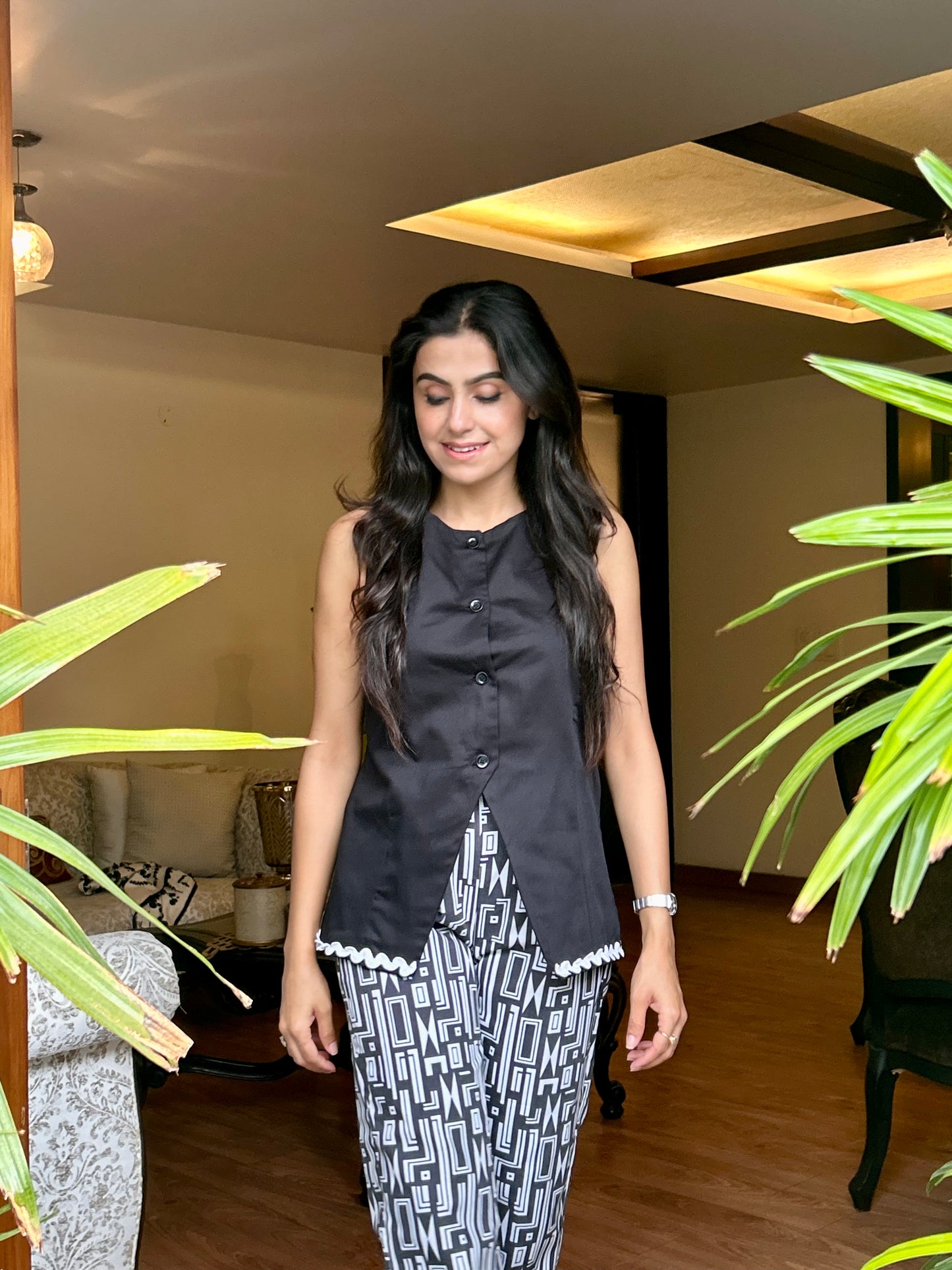 SUMMER BLACK