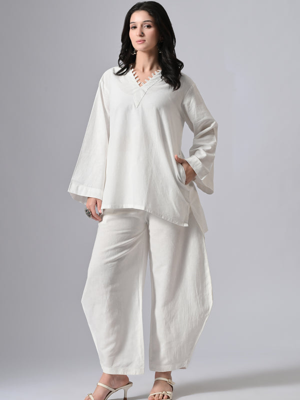 HUNAR IN WHISPER WHITE