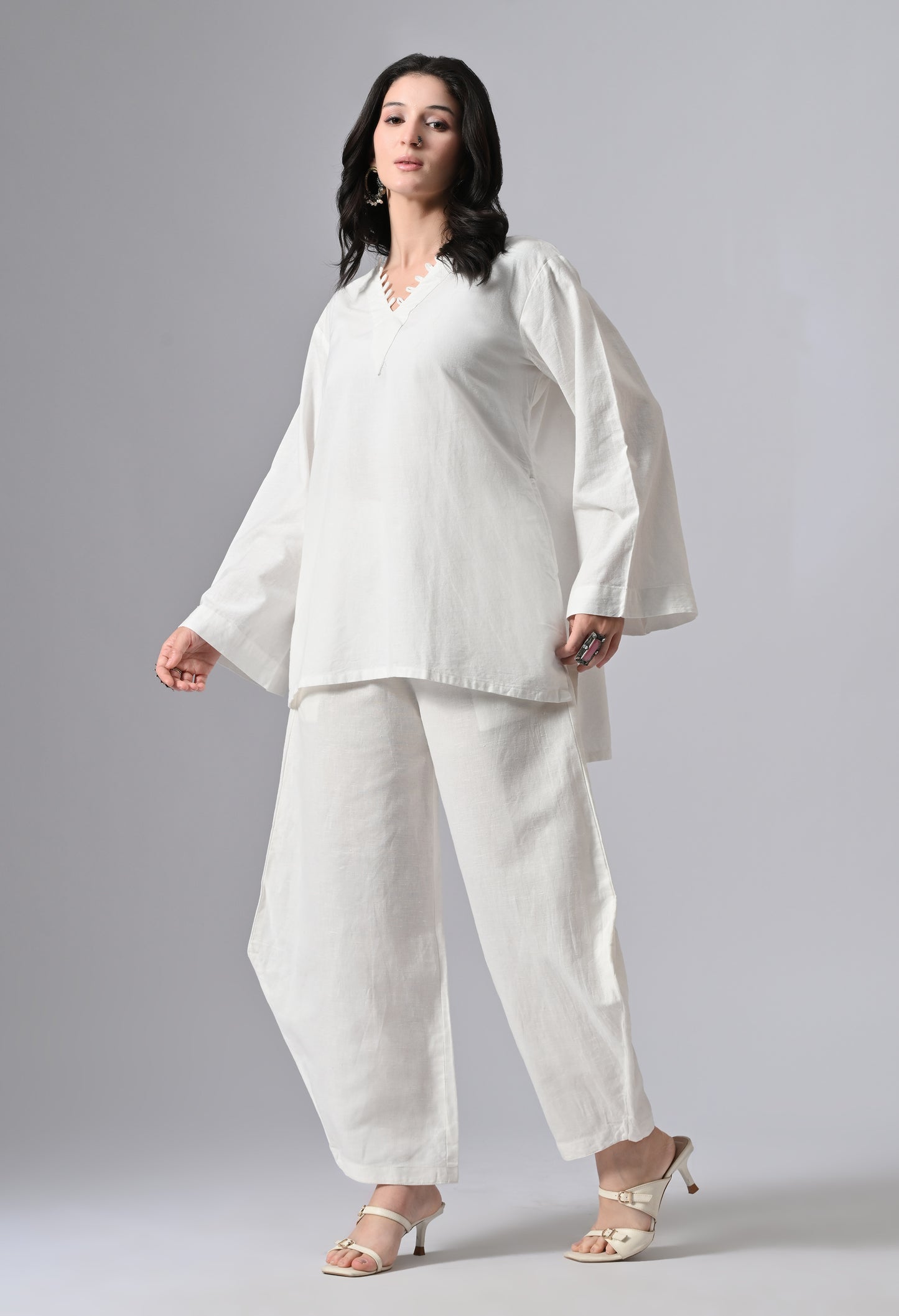 HUNAR IN WHISPER WHITE