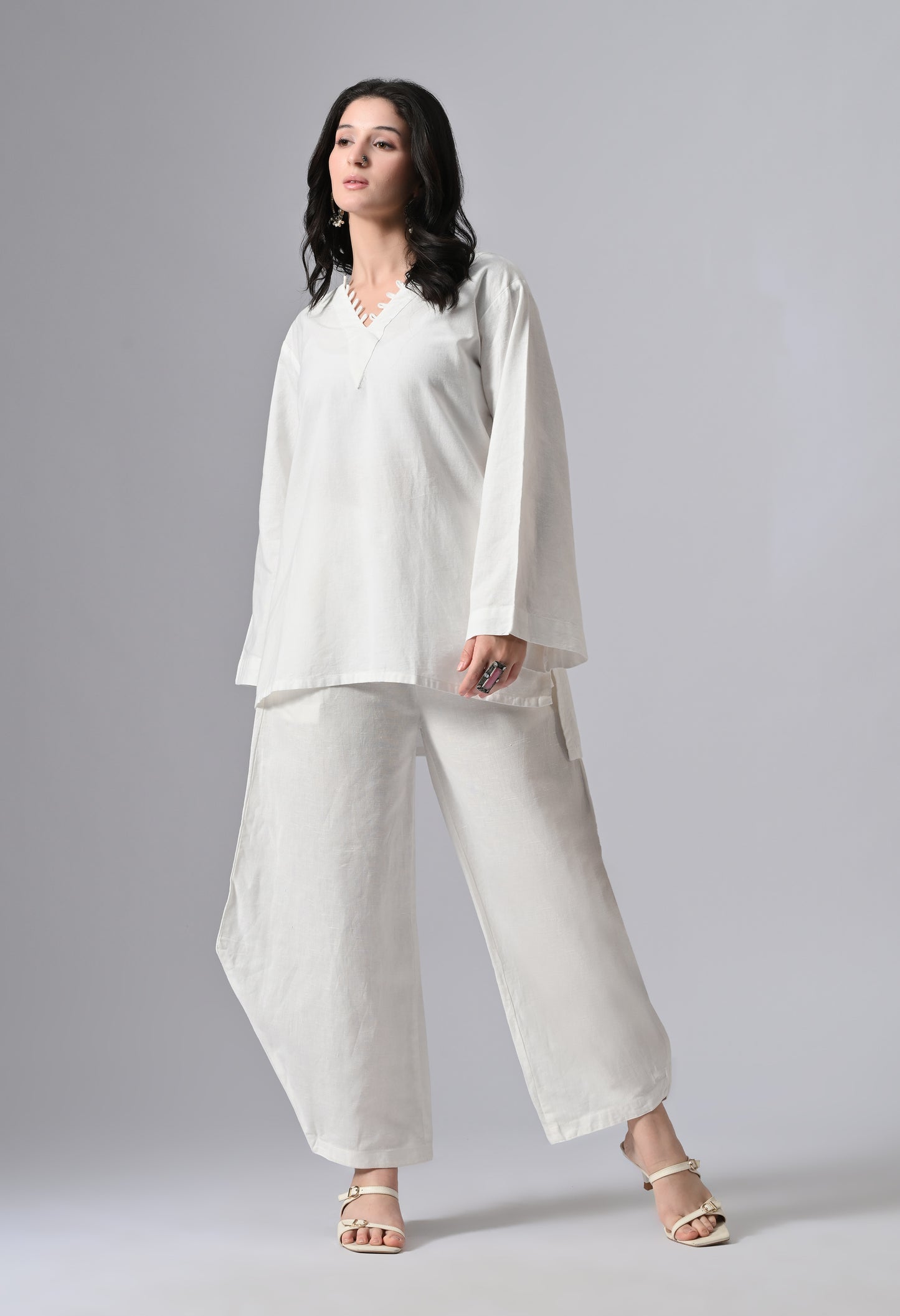 HUNAR IN WHISPER WHITE