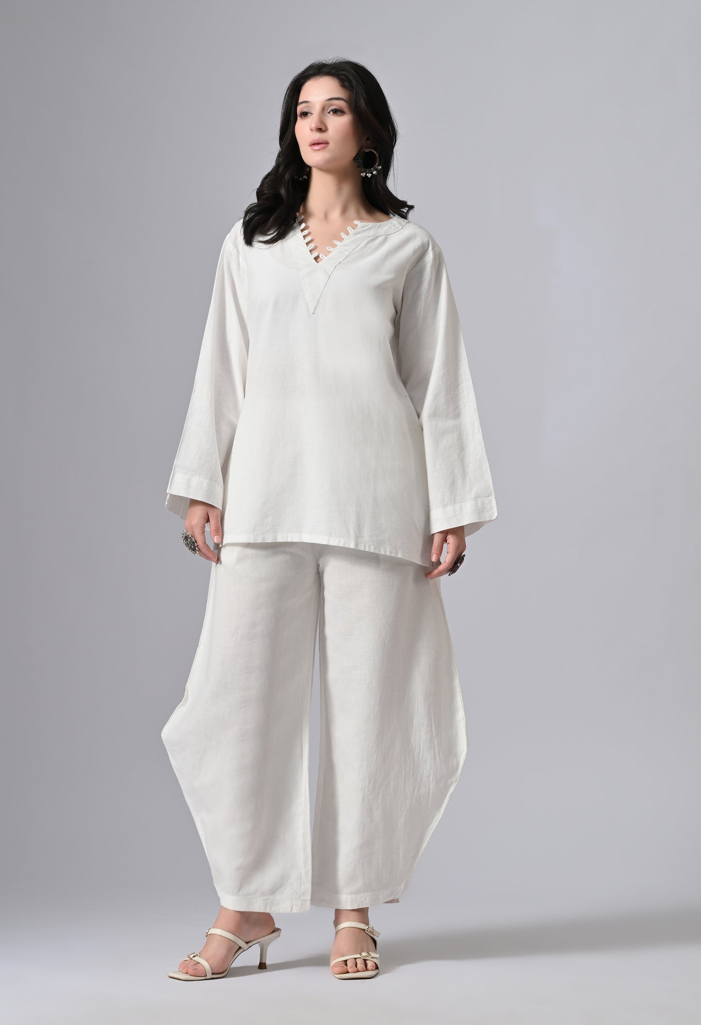 HUNAR IN WHISPER WHITE