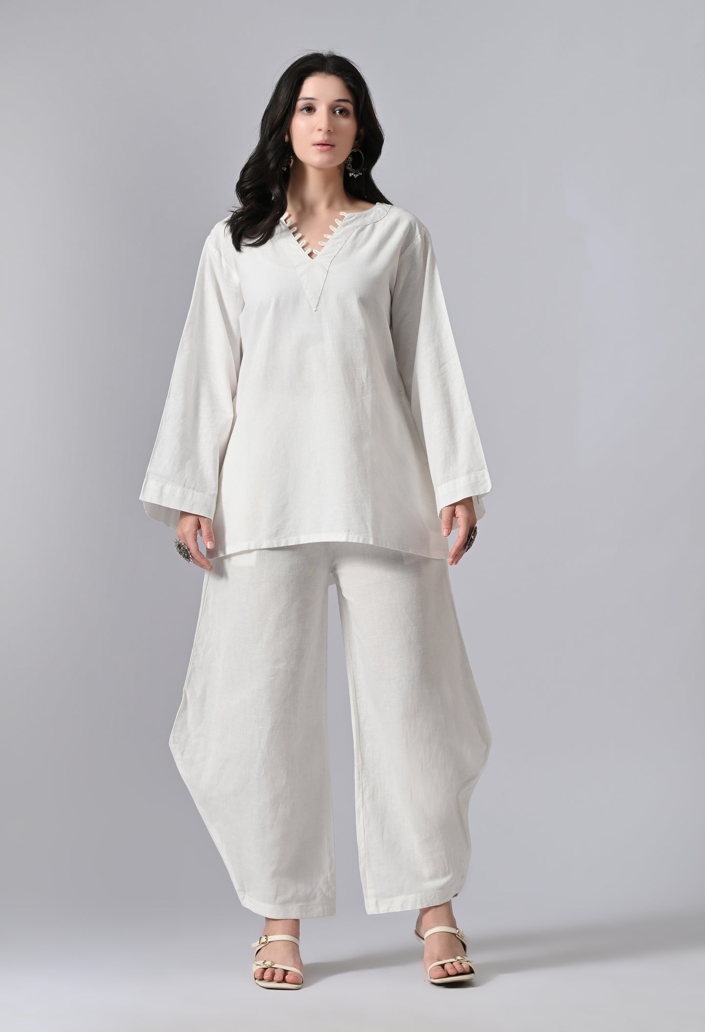 HUNAR IN WHISPER WHITE