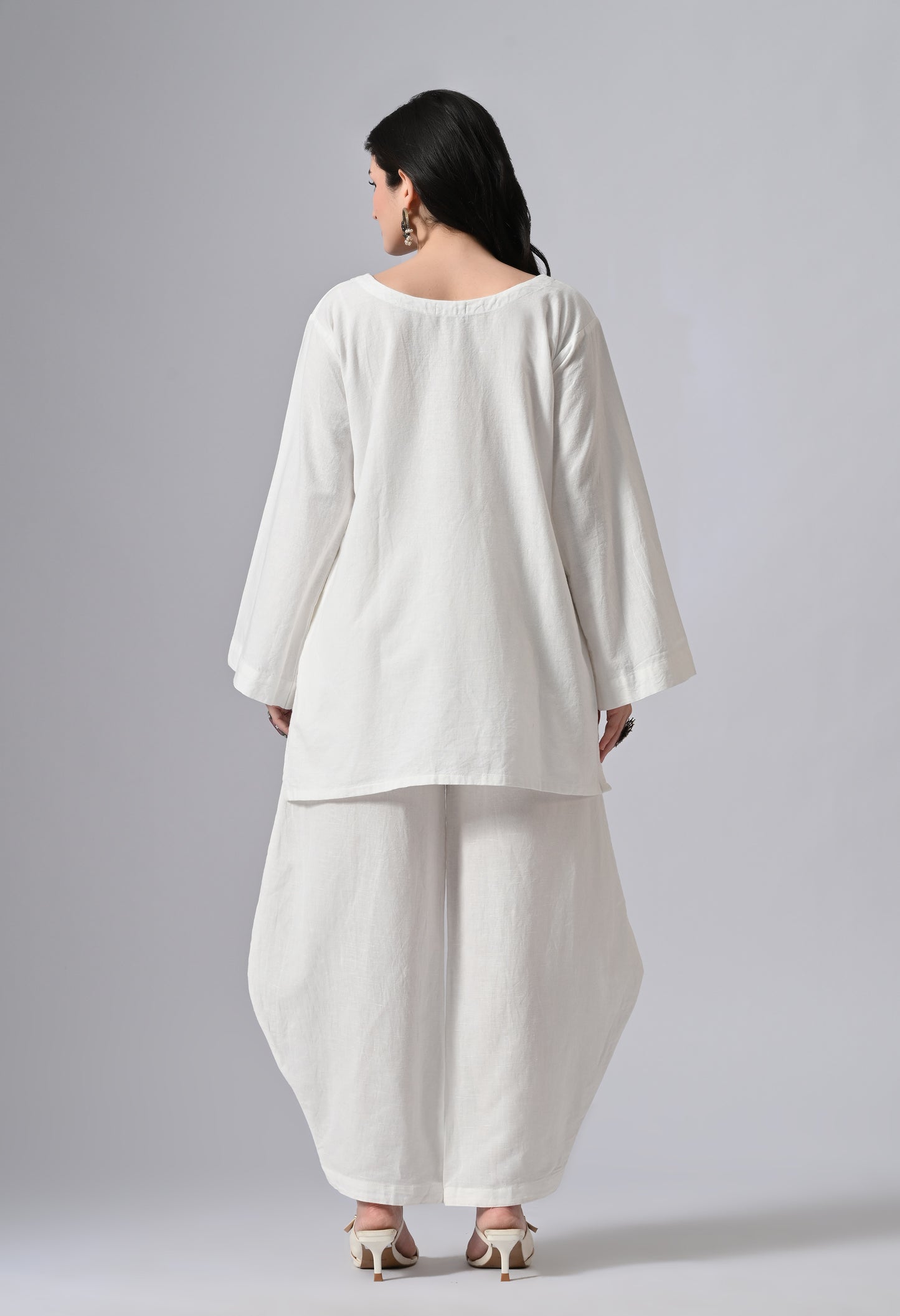 HUNAR IN WHISPER WHITE